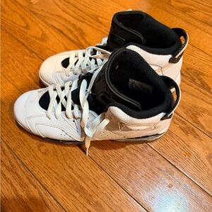 Jordan  White and Black Sneakers